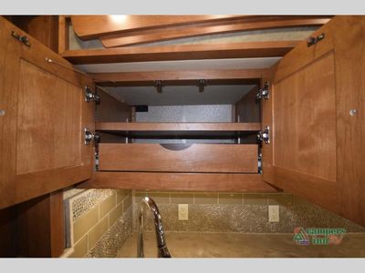 2017 Tiffin Motorhomes Phaeton - Photo 36
