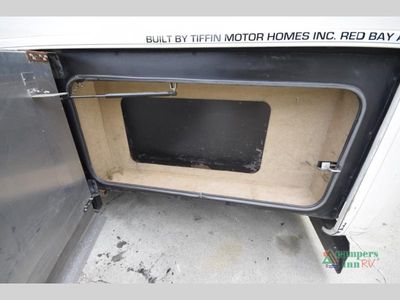 2017 Tiffin Motorhomes Phaeton - Photo 16