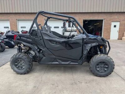 2026 Can-Am® Maverick Trail DPS 1000R — front three-quarter view