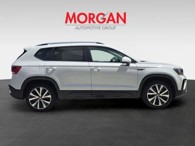 2024 Volkswagen Taos — photo 9 view