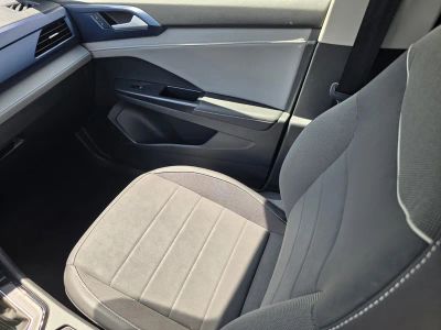 2024 Volkswagen Taos — photo 15 view