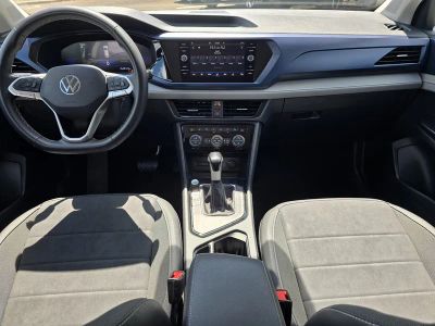 2024 Volkswagen Taos — photo 12 view