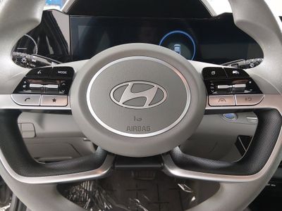 2024 Hyundai Elantra — photo 12 view