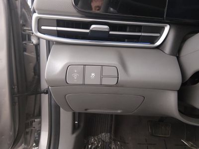 2024 Hyundai Elantra — photo 13 view