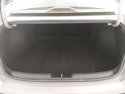 2024 Hyundai Elantra — photo 11 view
