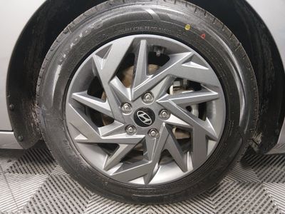 2024 Hyundai Elantra — photo 10 view
