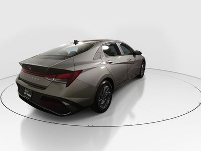 2024 Hyundai Elantra — photo 7 view