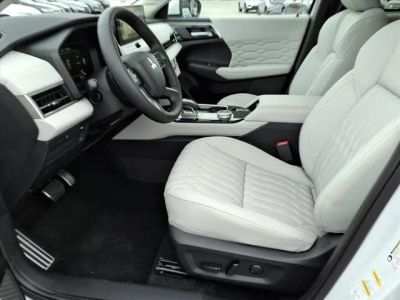 2026 Mitsubishi Outlander — detail view