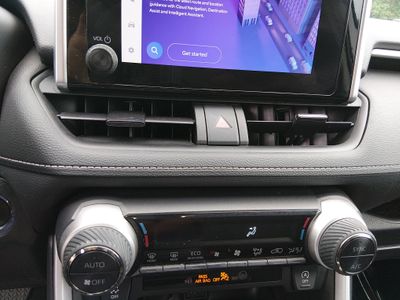 2024 Toyota RAV4 - Photo 23