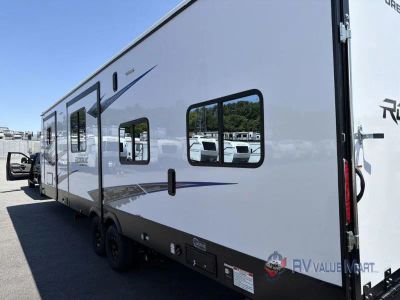 2027 Forest River RV Vengeance Rogue Armored — photo 7 view