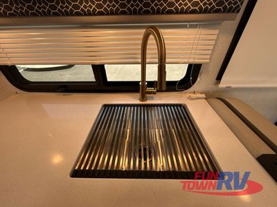 2026 Thor Motor Coach Quantum - Photo 37