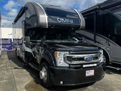 2022 Thor Motor Coach OMNI — front three-quarter view