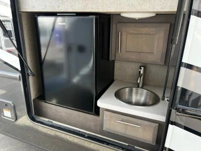 2022 Thor Motor Coach OMNI — photo 34 view
