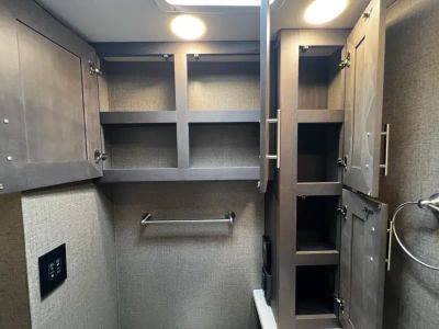 2022 Thor Motor Coach OMNI — photo 29 view
