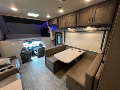 2022 Thor Motor Coach OMNI — photo 13 view