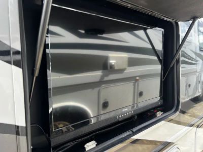 2022 Thor Motor Coach OMNI — photo 32 view