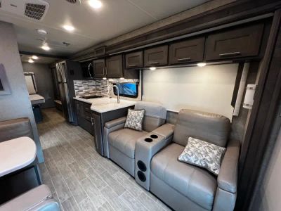 2022 Thor Motor Coach OMNI — interior view