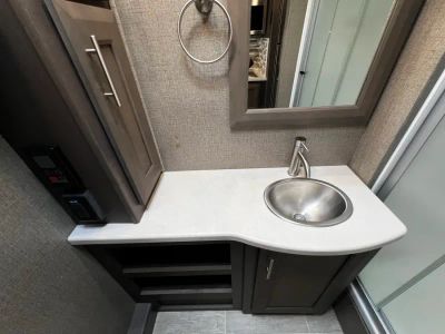 2022 Thor Motor Coach OMNI — photo 27 view