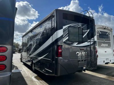 2022 Thor Motor Coach OMNI — photo 37 view