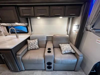 2022 Thor Motor Coach OMNI — photo 10 view