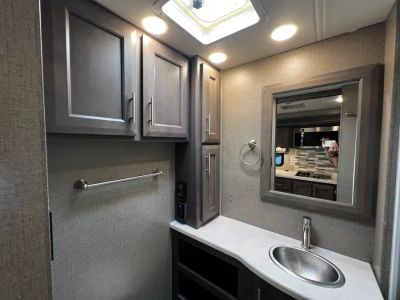 2022 Thor Motor Coach OMNI — photo 24 view