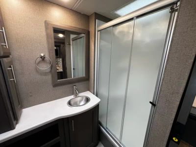 2022 Thor Motor Coach OMNI — photo 23 view