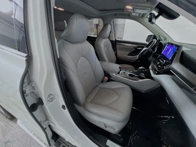 2023 Toyota Highlander — photo 28 view