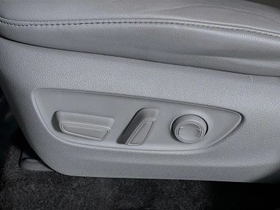 2023 Toyota Highlander — photo 13 view