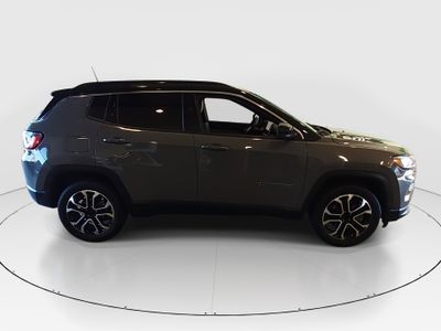 2023 Jeep Compass — photo 8 view