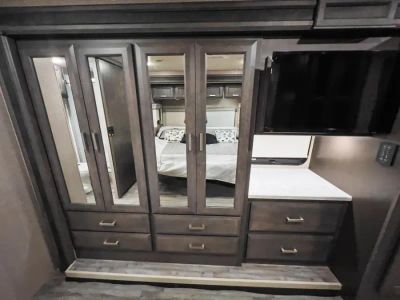 2023 Thor Motor Coach MIRAMAR — photo 15 view