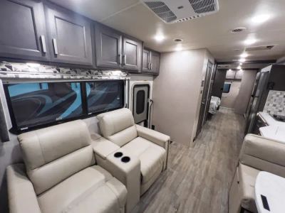 2023 Thor Motor Coach MIRAMAR — photo 8 view