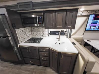 2023 Thor Motor Coach MIRAMAR — photo 10 view