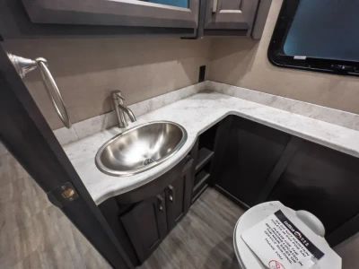 2023 Thor Motor Coach MIRAMAR — photo 13 view