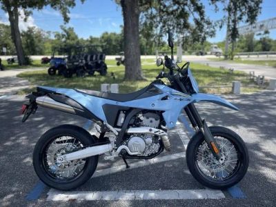 2025 Suzuki DR-Z4SM — front three-quarter view