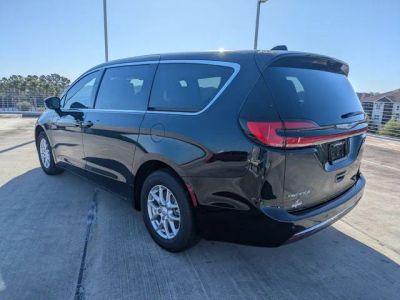 2026 Chrysler Pacifica — detail view
