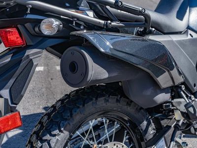 2025 Kawasaki KLR650 Pearl Crystal White/Metallic Carbon Gray - Photo 12