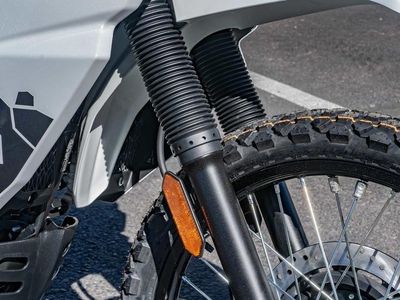 2025 Kawasaki KLR650 Pearl Crystal White/Metallic Carbon Gray - Photo 9
