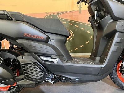 2025 Yamaha Zuma 125 - Photo 6