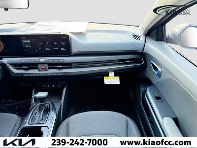 2025 Kia K4 — photo 16 view