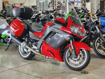2008 Kawasaki Concours™ 14 — front three-quarter view