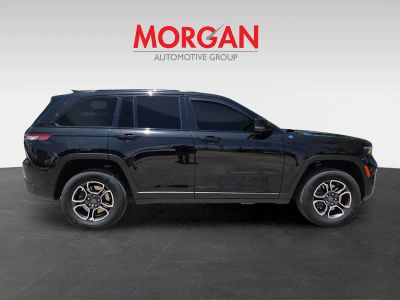 2022 Jeep Grand Cherokee — side profile view