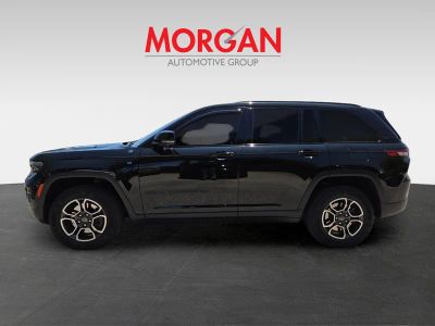 2022 Jeep Grand Cherokee — engine compartment view