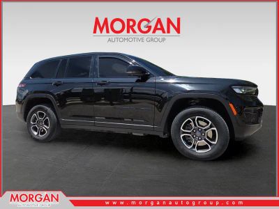 2022 Jeep Grand Cherokee Trailhawk 4xe in Black — front three-quarter view