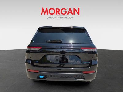 2022 Jeep Grand Cherokee — interior view