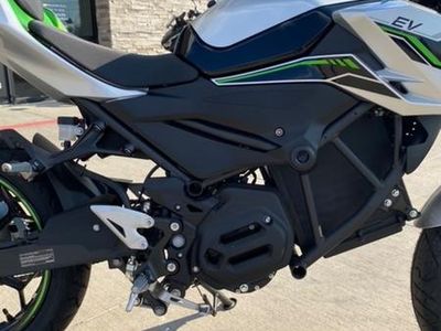 2024 Kawasaki Z e-1 ABS - Photo 9