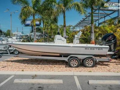 2026 Skeeter SX221 — front three-quarter view