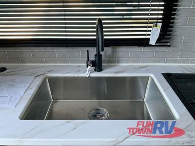 2025 Dutchmen RV Kodiak - Photo 16