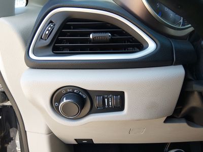 2023 Chrysler Voyager - Photo 12