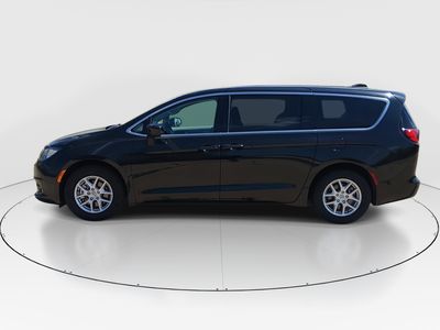 2023 Chrysler Voyager - Photo 4