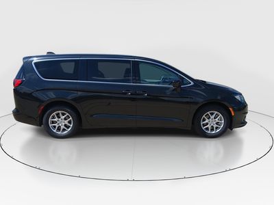 2023 Chrysler Voyager - Photo 8